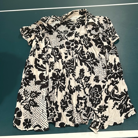 Fun pattern button down blouse - Picture 1 of 1